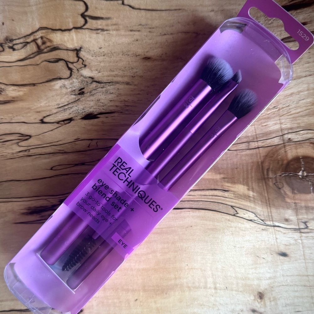 NIB Real Techniques Eye Shade + Blend Brush Set